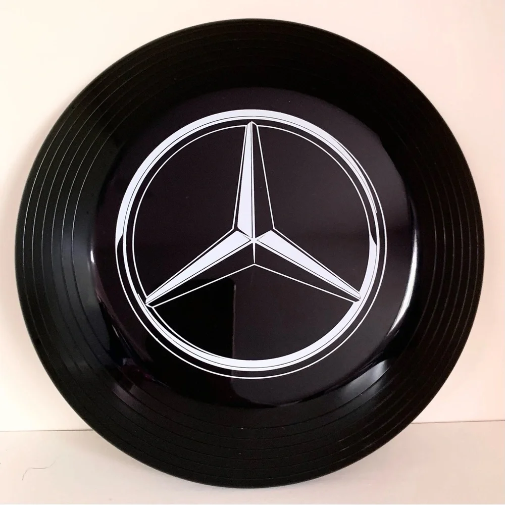 Hold Mercedes Benz frisbee
